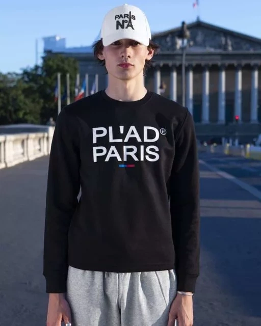 SWEAT COL ROND NOIR IMPRIMÉ FACE PL'AD PARIS LOGOTYPE BLANC